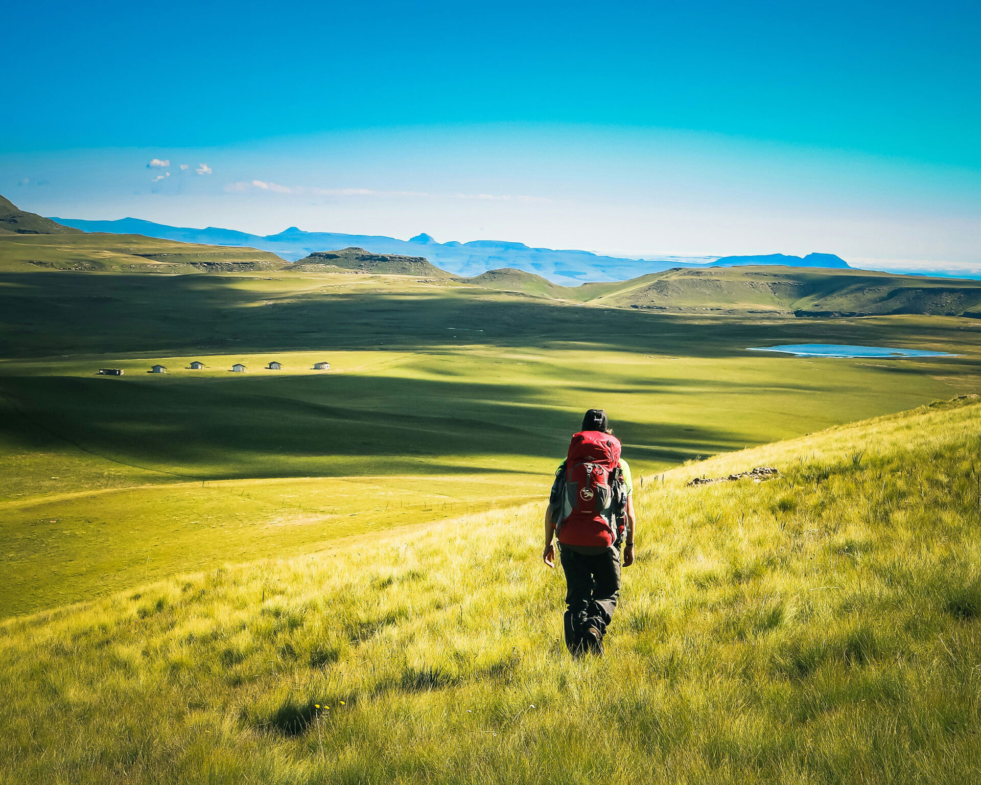 Wandern in grüner, unberührter Natur